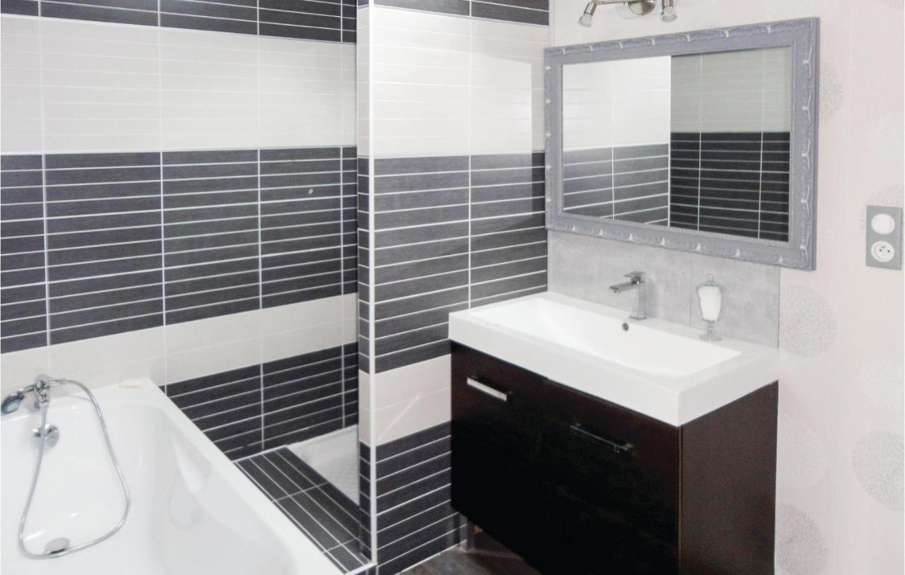 Awesome Apartment In Sauvian With Wifi Bagian luar foto