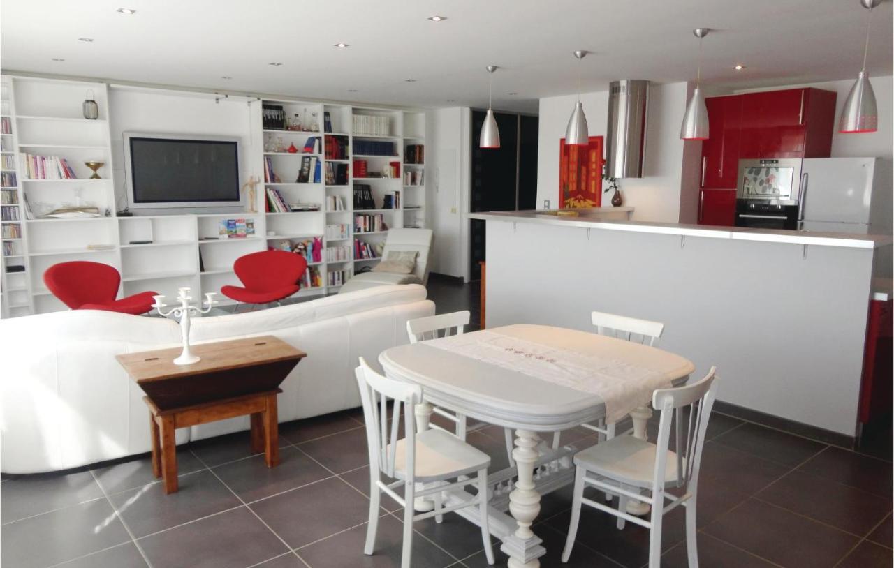 Awesome Apartment In Sauvian With Wifi Bagian luar foto